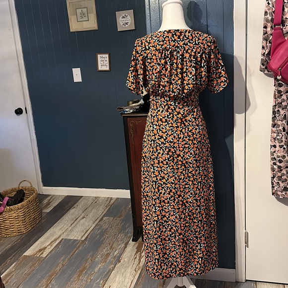 Nasty Gal floral maxi dress Size US 4. Side zip up. - Picture 2 of 8